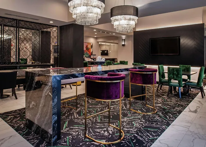 Hampton & Downtown 3*
