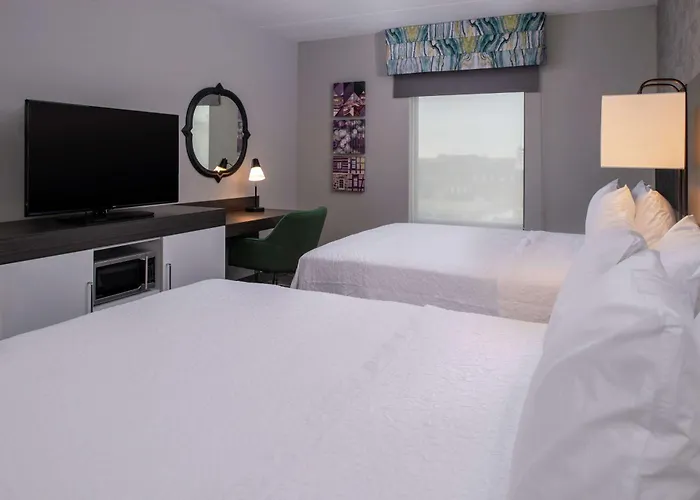 Hampton & Downtown Hotel 3*