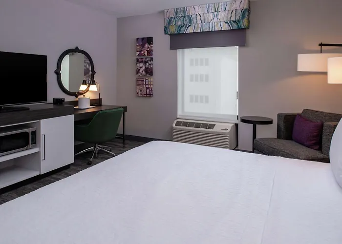 Hampton & Downtown 3*