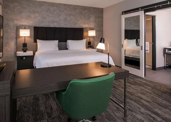 Hampton & Downtown 3*
