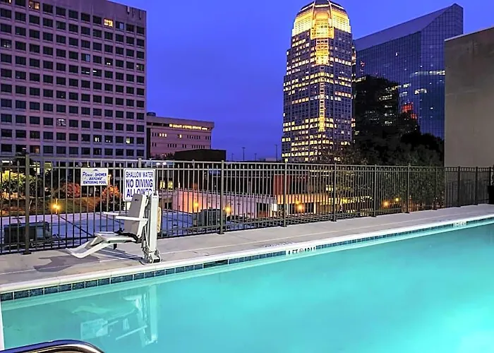 Hampton & Downtown 3*