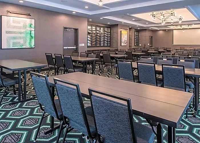 Hampton & Downtown Hotel