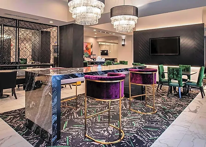 Hampton & Downtown Hotel